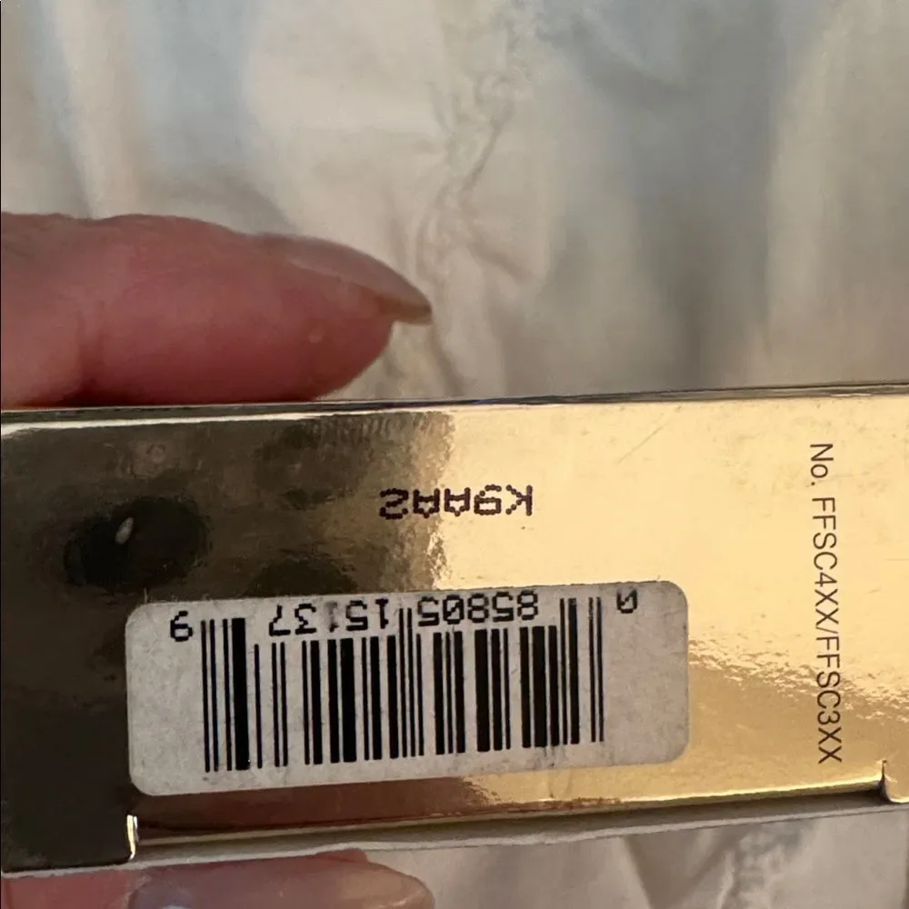 NIB 47.00 SPICE FLAWLESS FINISH SPONGE-ON CREAM MAKEUP